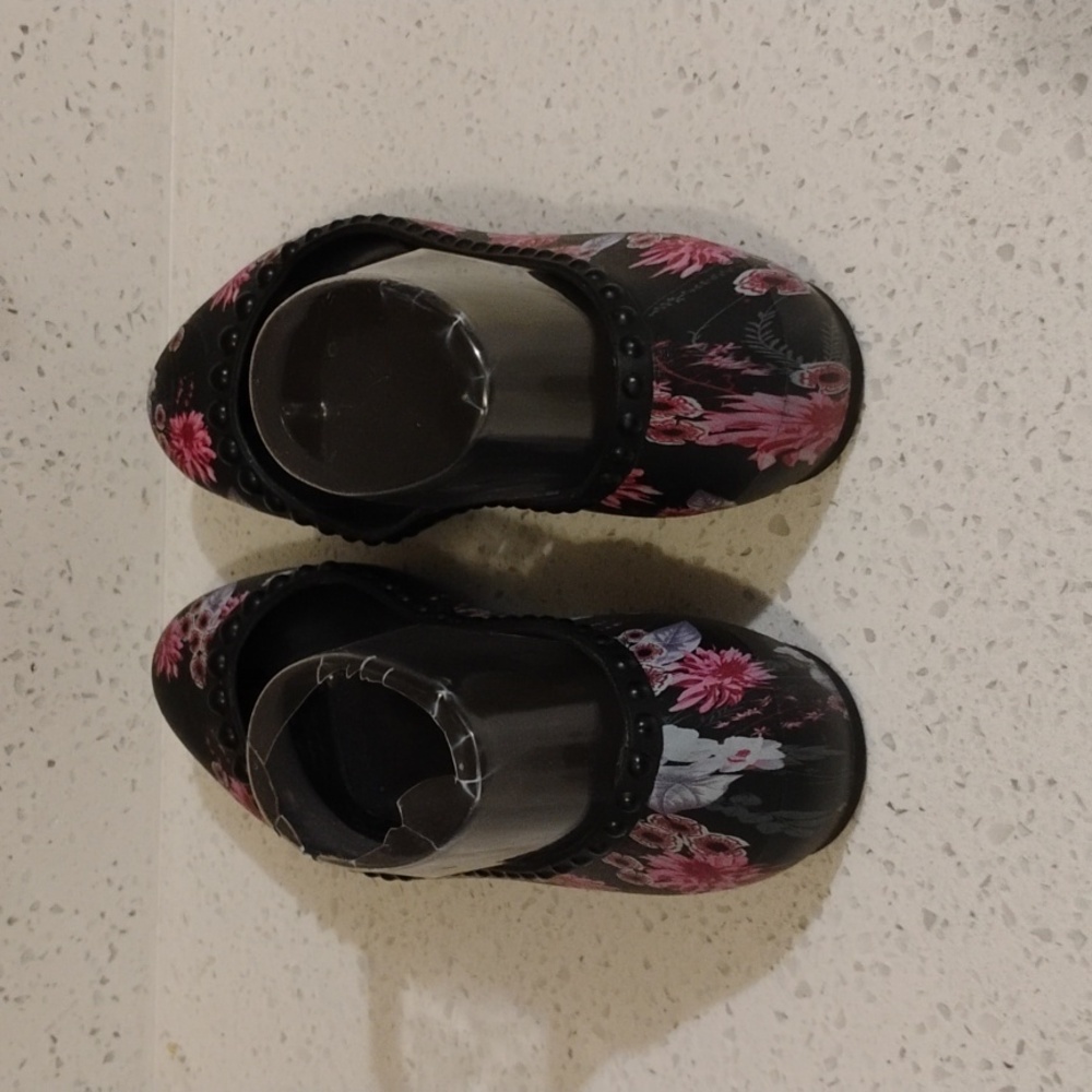 CROCS Size 7 Women Shoes - Picture 4 of 7